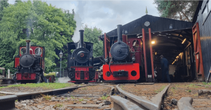 3 trains next to each other on a track.
